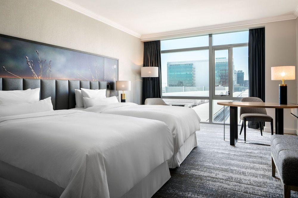 The Westin Cape Town Deluxe Room, 2 Twin Beds 3