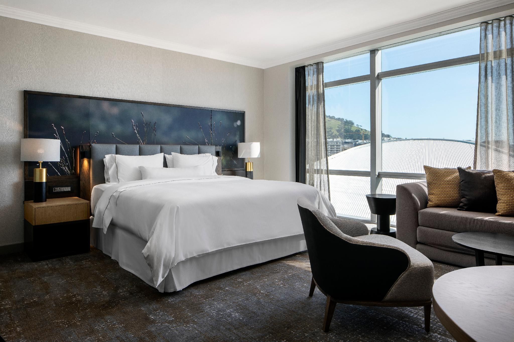 Grand Deluxe Family, Guest room, 1 King, Sofa bed