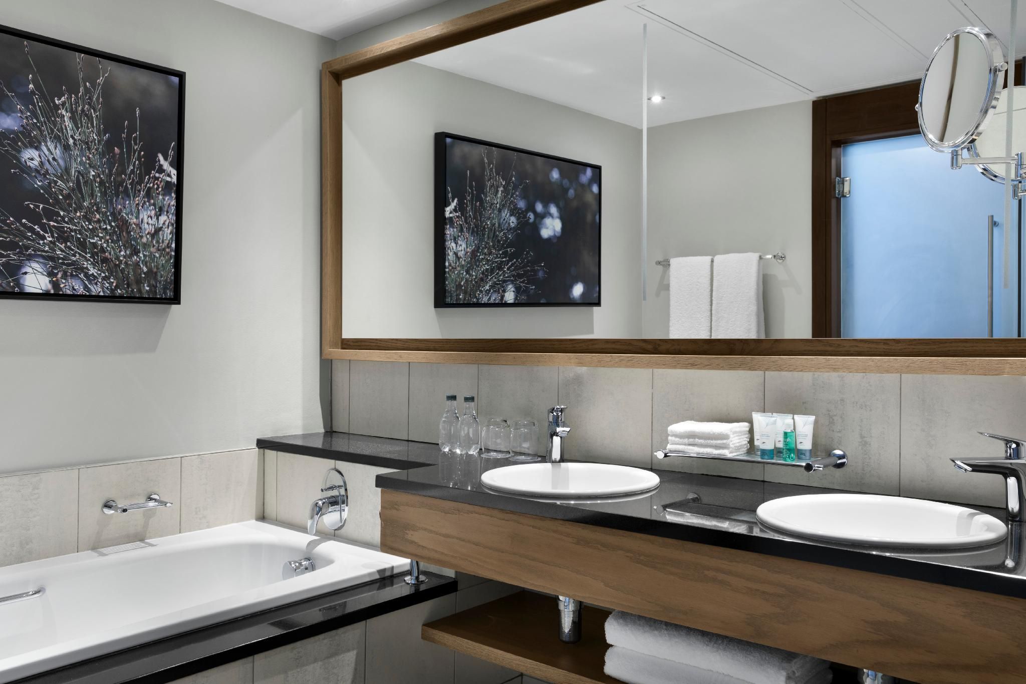 Westin Executive, Guest room, 2 Twin, Waterfront view, Waterfront, High floor