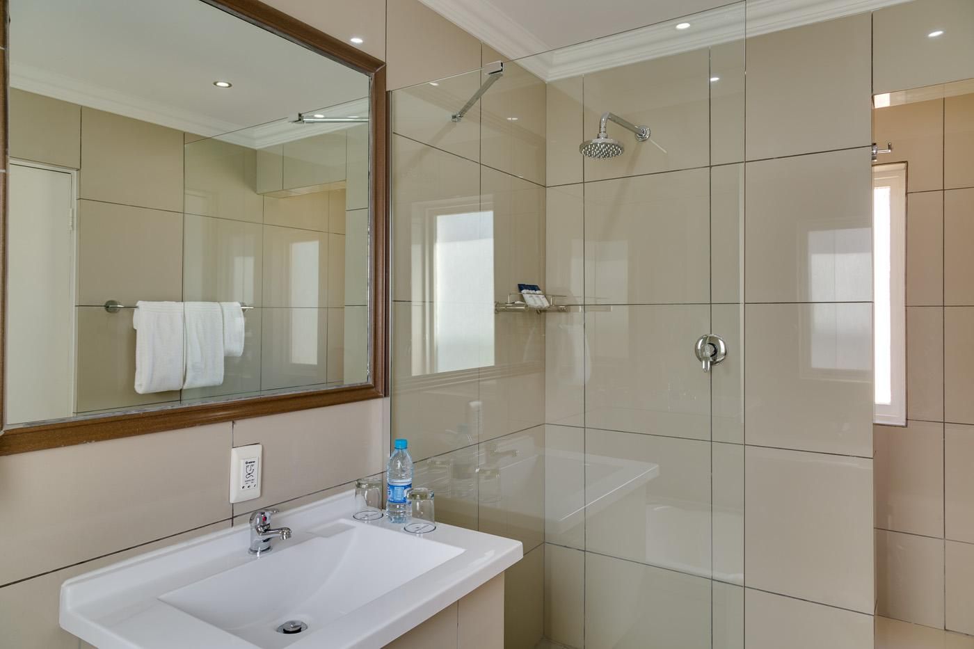 Larger Guest room, 2 Double