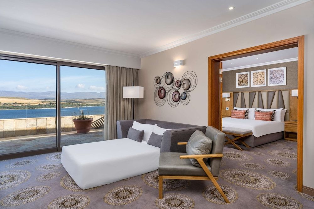 Deluxe King Suite with Lagoon View