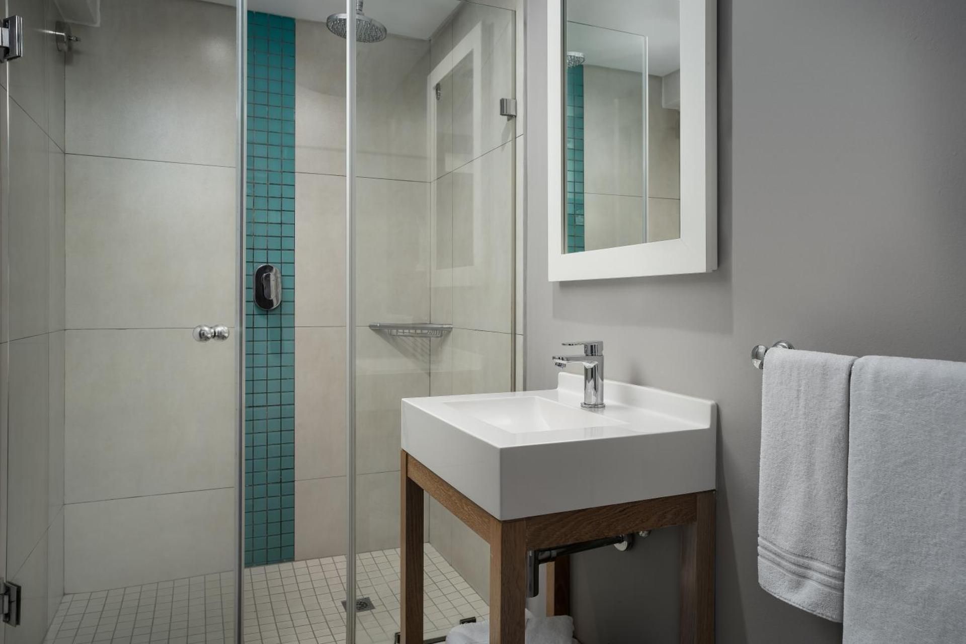 Larger Guest room, 4 Twin