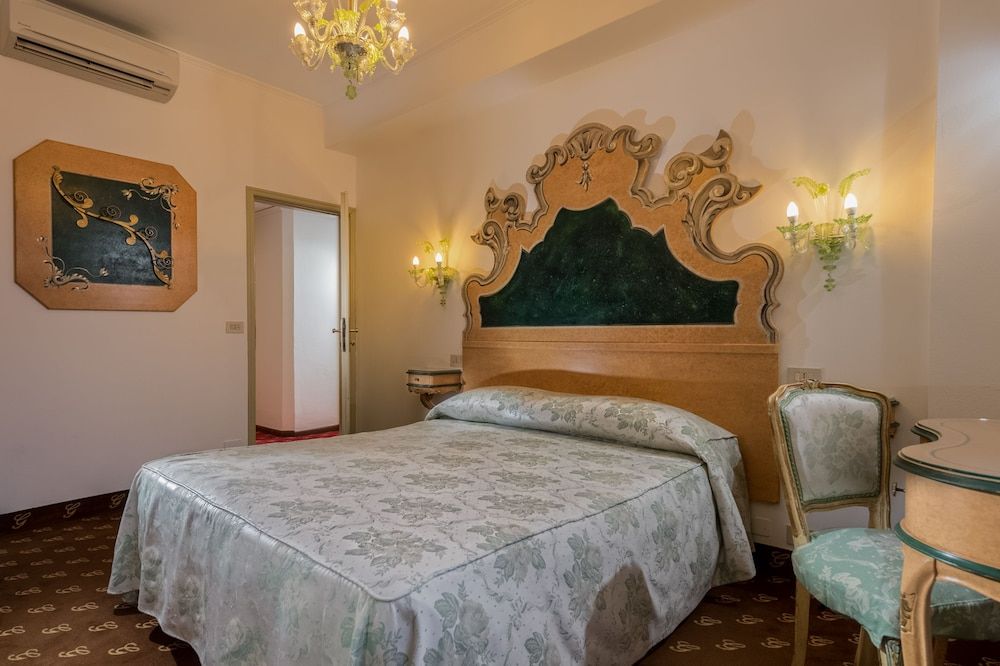 Hotel Giorgione Classic Double or Twin Room 12