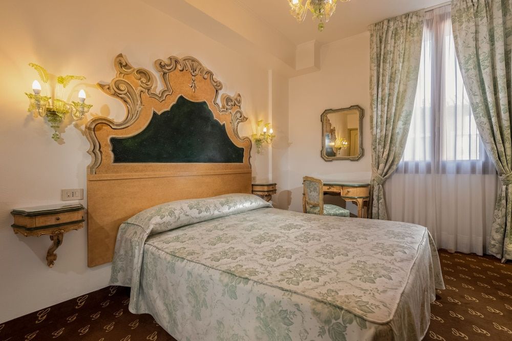 Hotel Giorgione Classic Double or Twin Room 13
