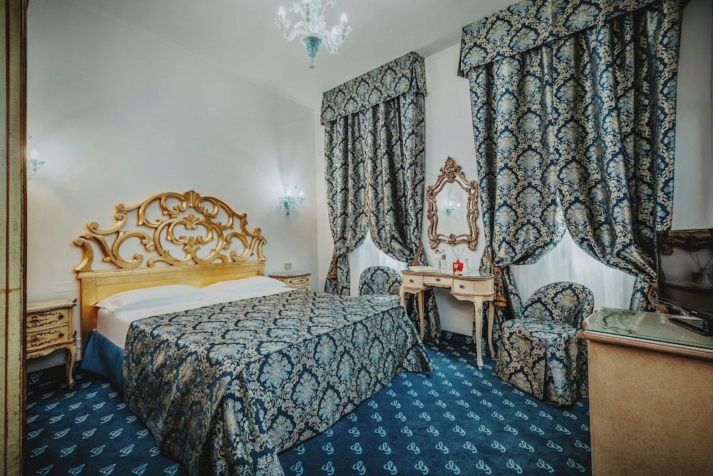 Hotel Giorgione Classic Double or Twin Room 9