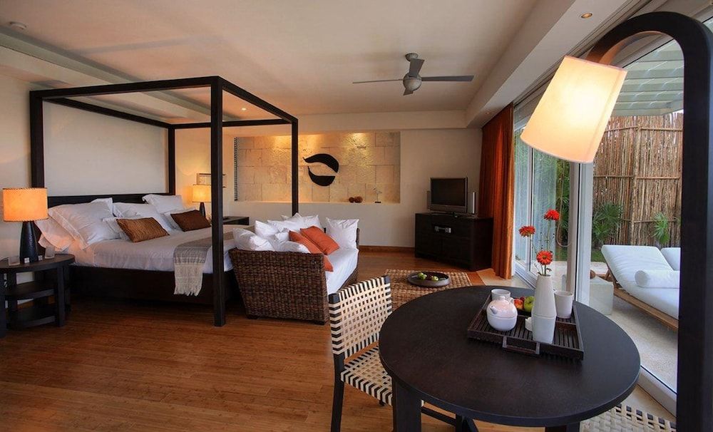 Cenote Lagoon Deluxe Junior Suite
