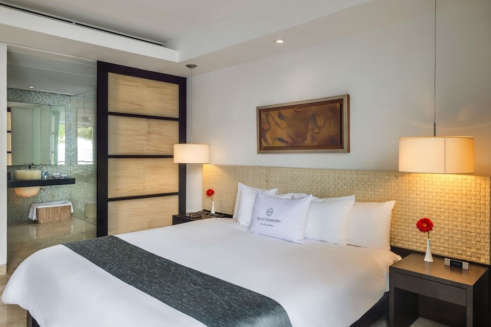Beach Front Presidential Suite - Water Circuit Included