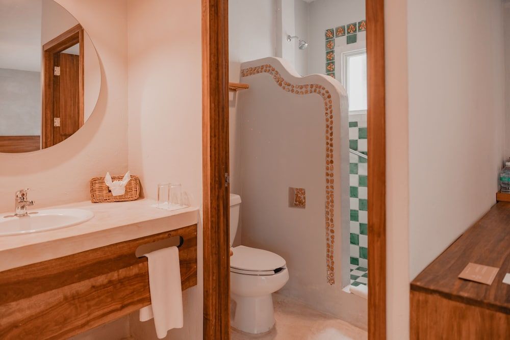 Petit Lafitte Hotel Classic Room - Two Double Beds 4