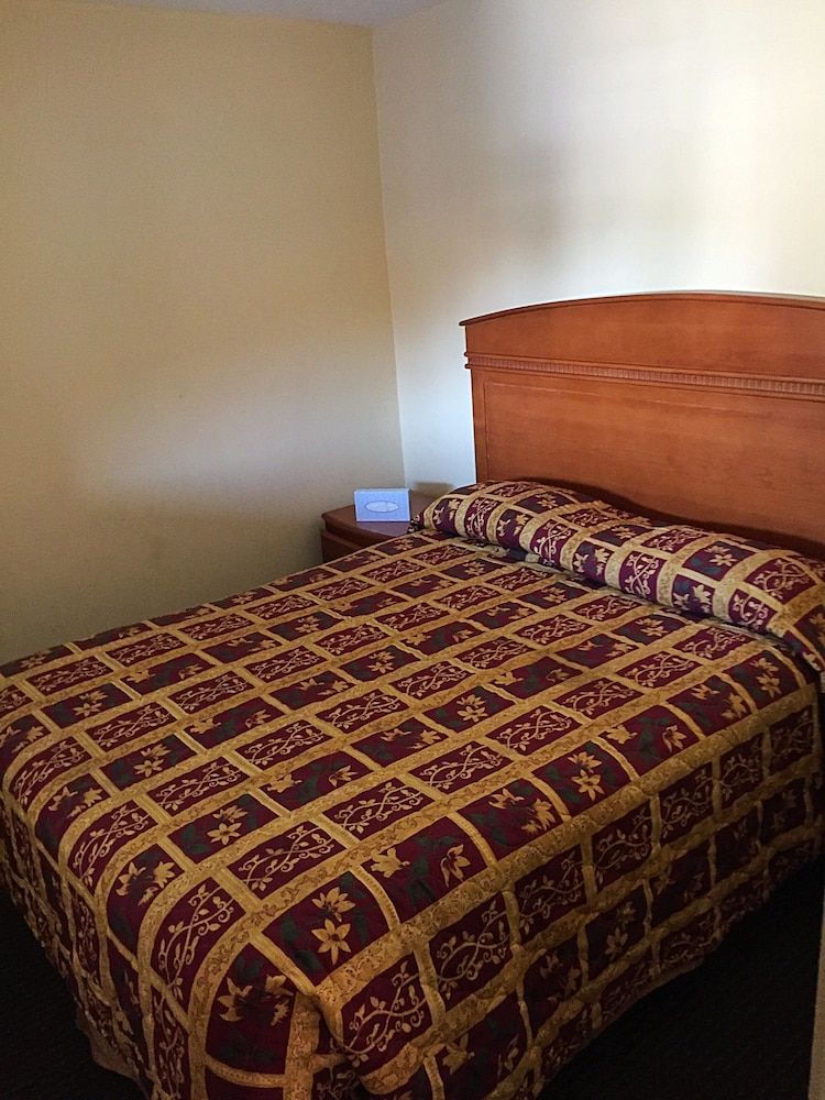 Colony Inn Standard Room, 2 Queen Beds, Smoking