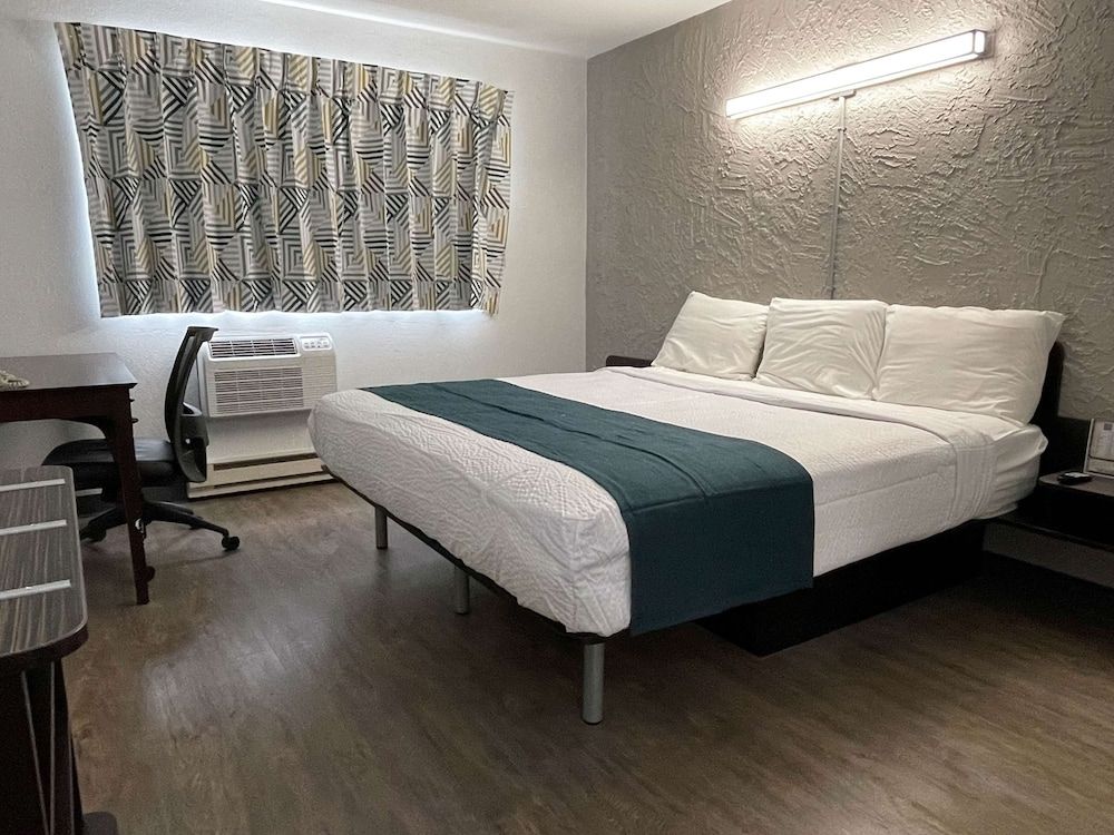 Standard Room, 1 King Bed, Non Smoking