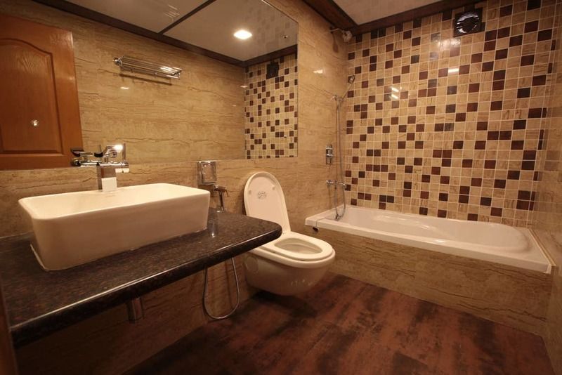 A/C Deluxe Pool Side with Bathtub