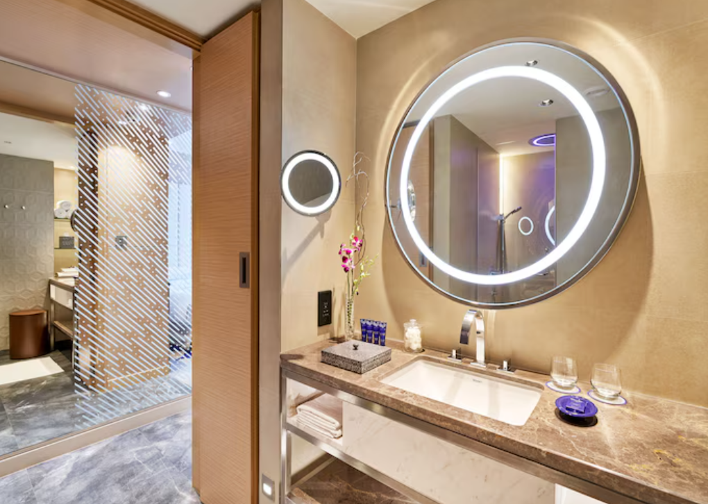 Vivanta Bengaluru, Residency Road Deluxe City View With Double Bed 2