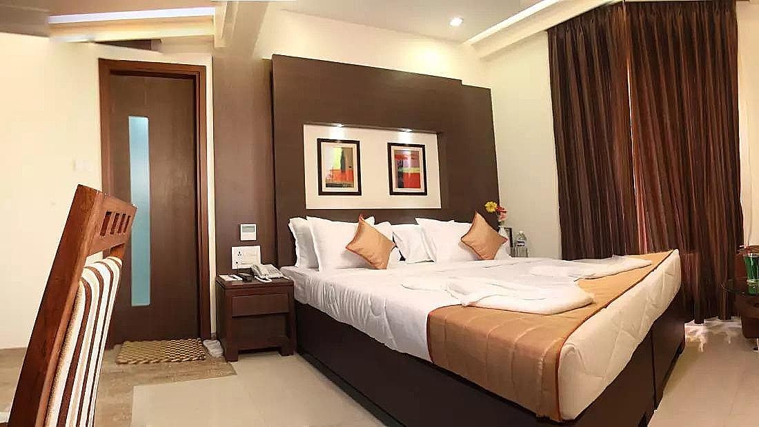 Pristine Residency Deluxe Room With Airport Transfer 5