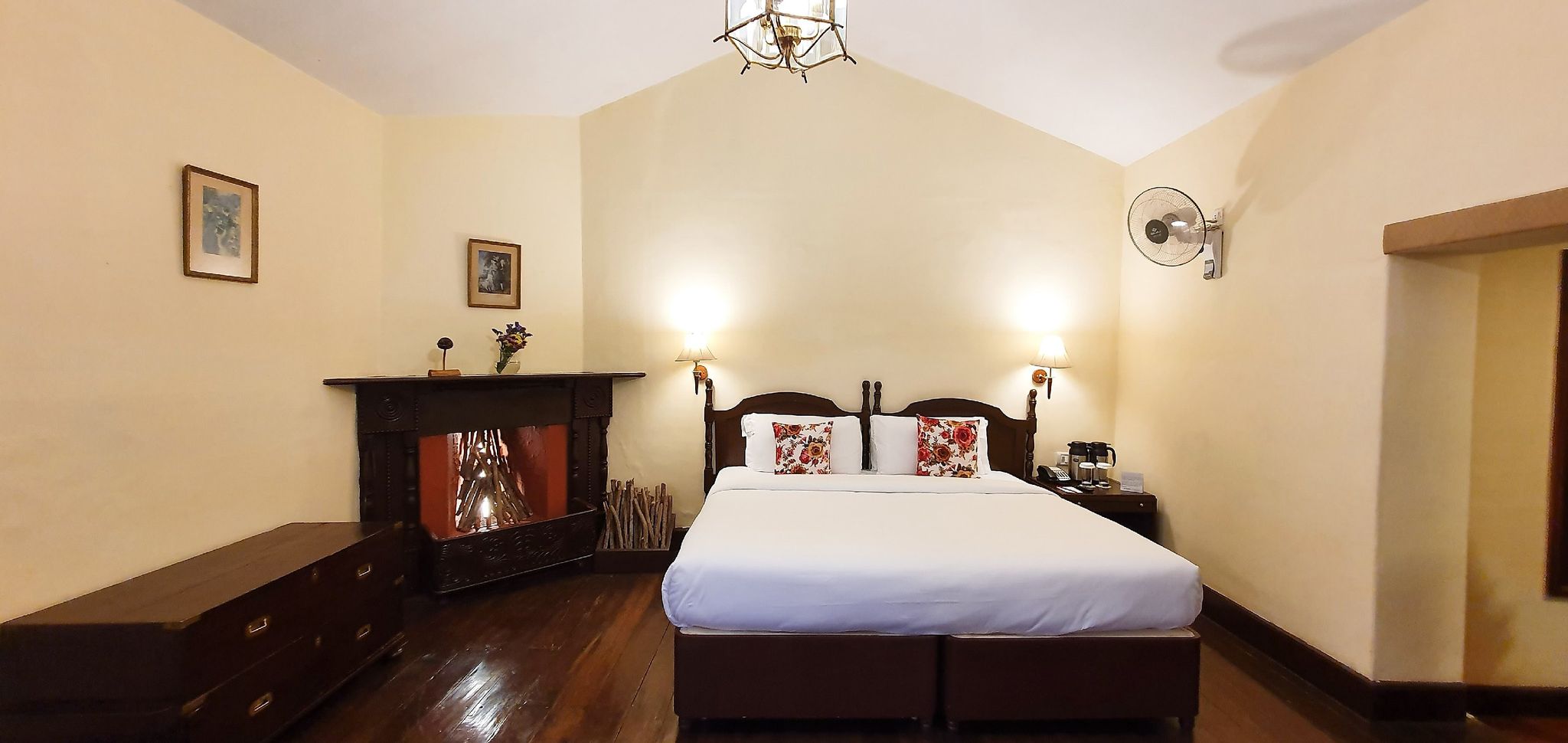 Superior Room Queen Bed 