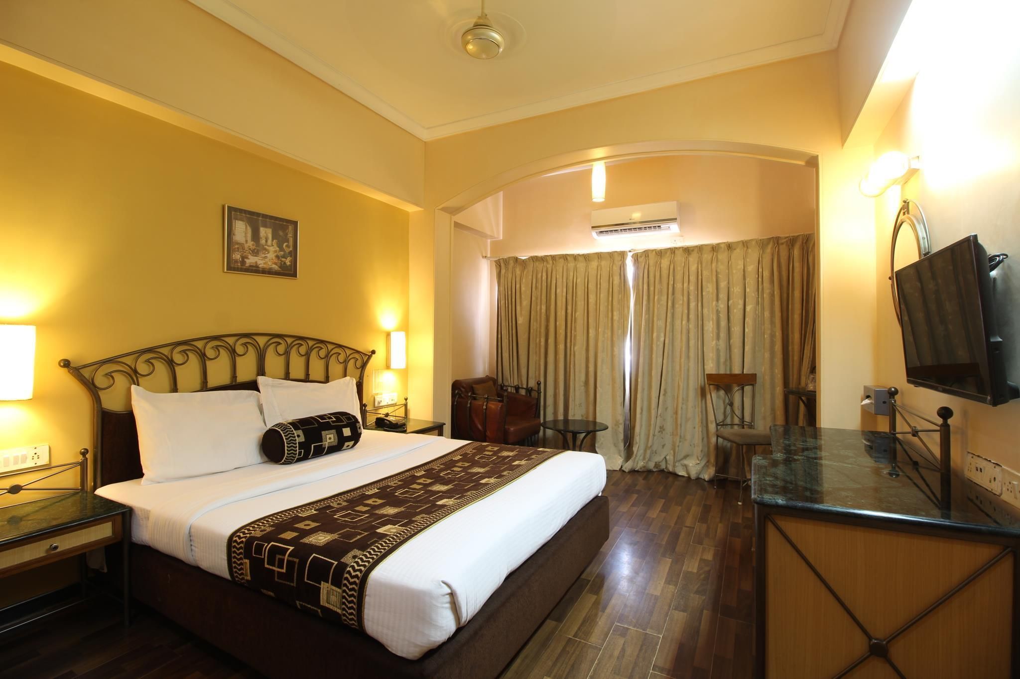 Hotel Gurukripa Deluxe Room 8