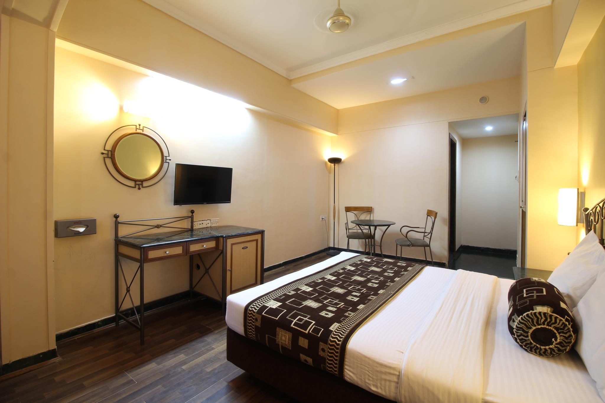 Hotel Gurukripa Deluxe Room 4