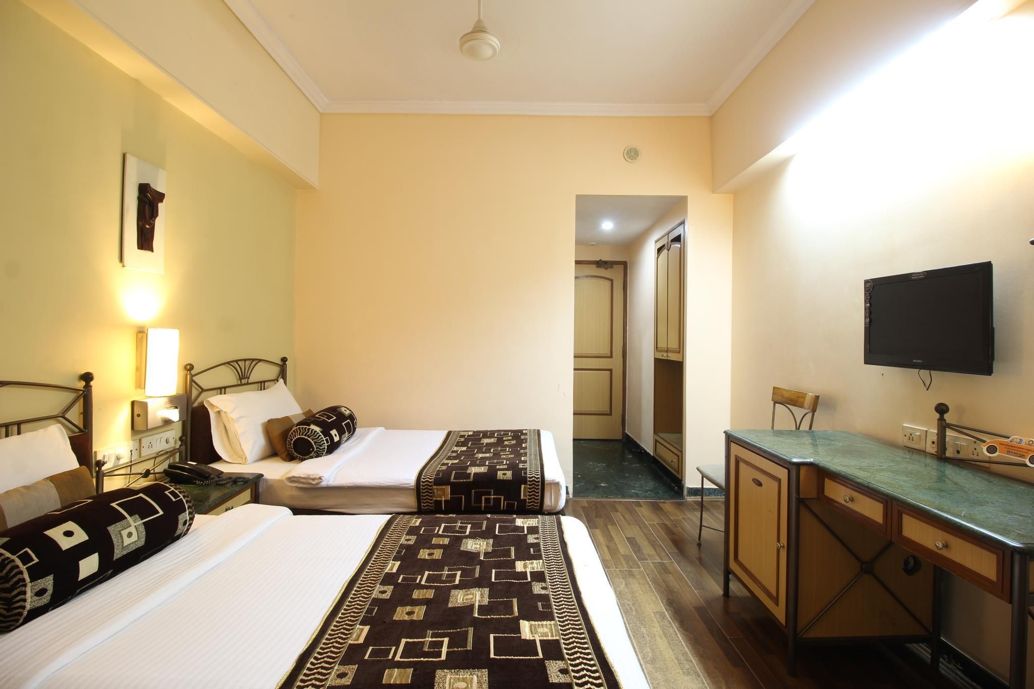 Hotel Gurukripa Twin Deluxe 4