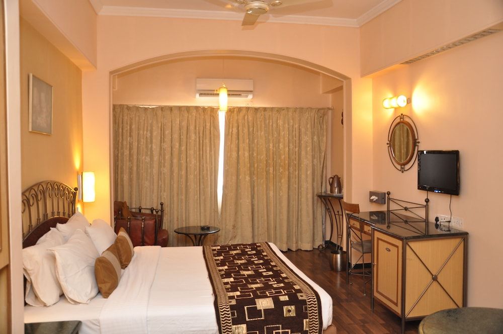 Hotel Gurukripa Deluxe Room 6