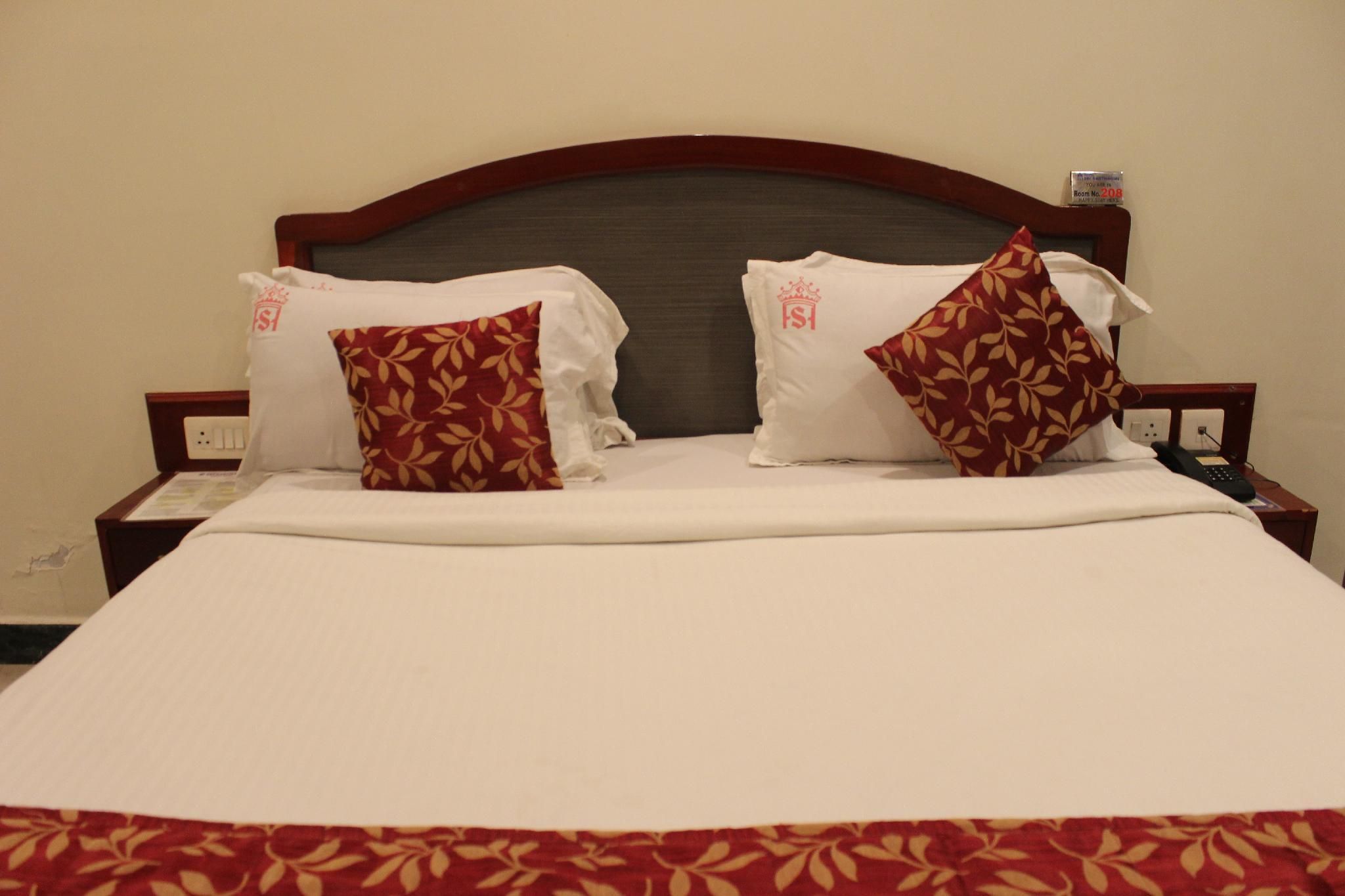 Hotel Sri Sabthagiri Deluxe AC Room  2