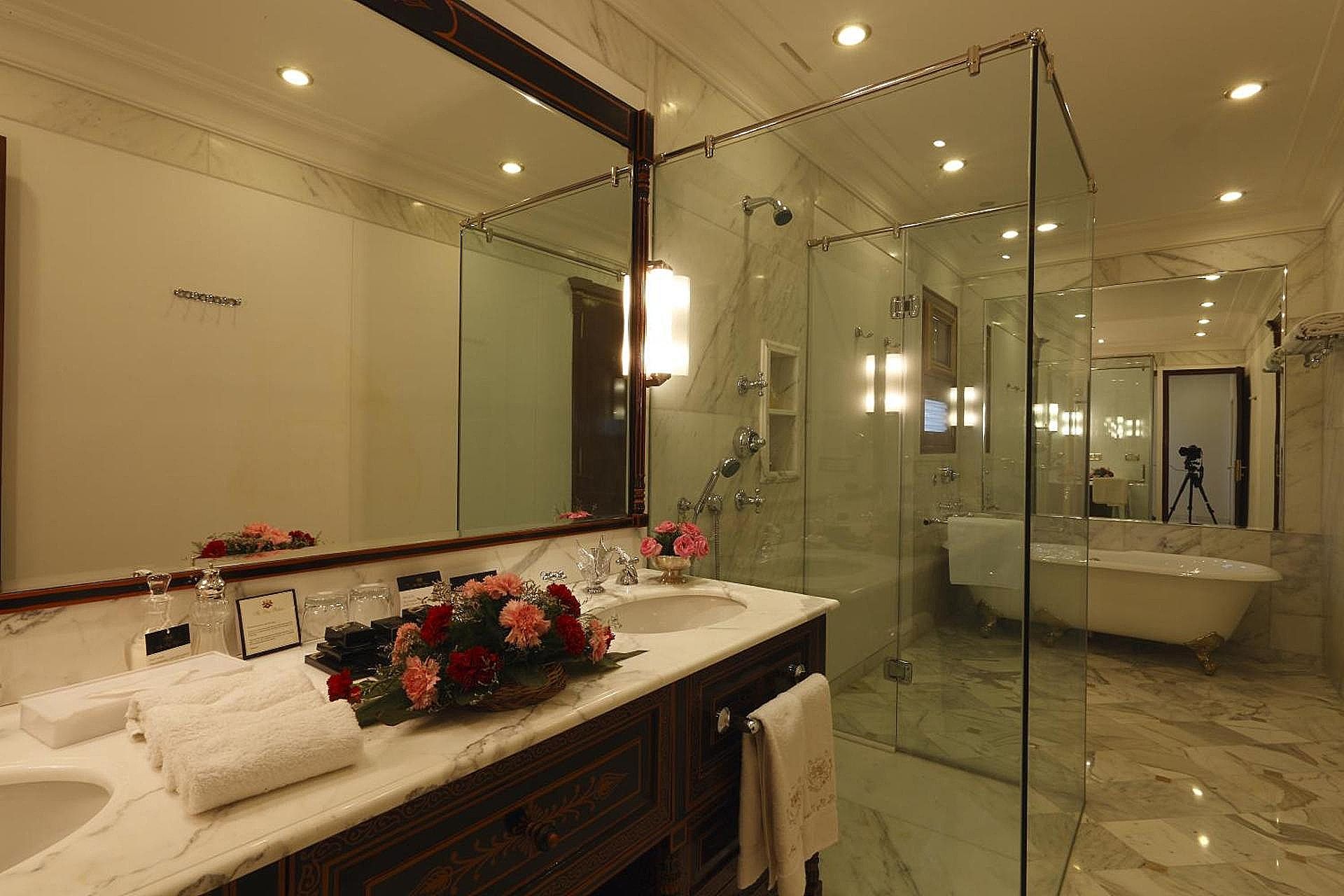 The Raj Palace (Small Luxury Hotels of the World) Heritage Double Room 2