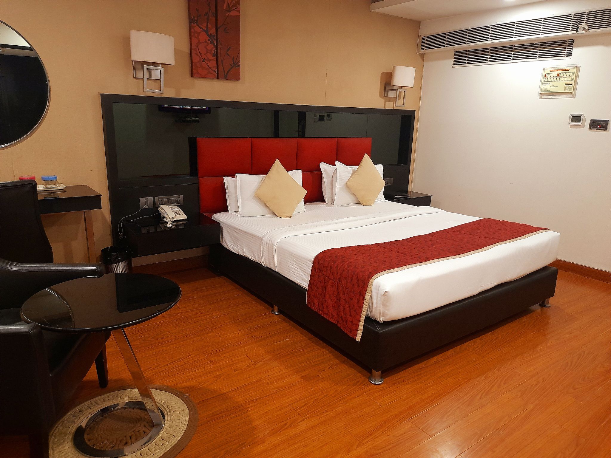 Quality Inn Bez Krishnaa SUPERIOR ROOM 1 KING BED 7