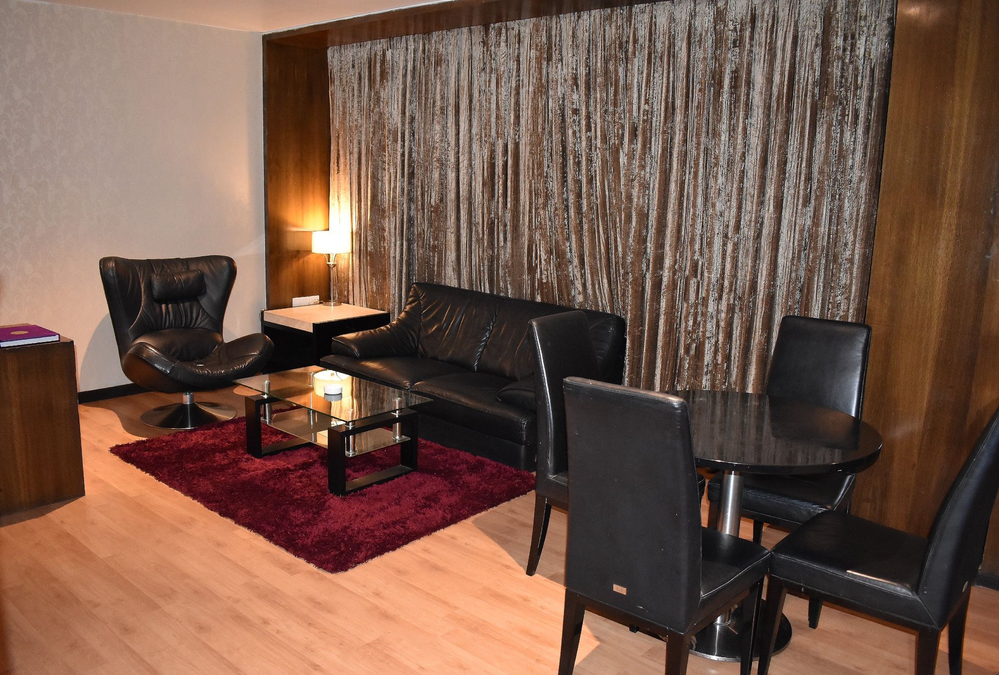 Ramada by Wyndham Ahmedabad  1 Double Bed, Non-Smoking Room 4