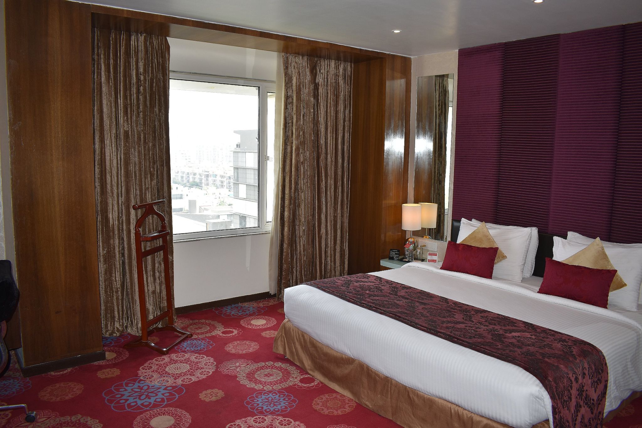 Ramada by Wyndham Ahmedabad  1 Double Bed, Smoking Room