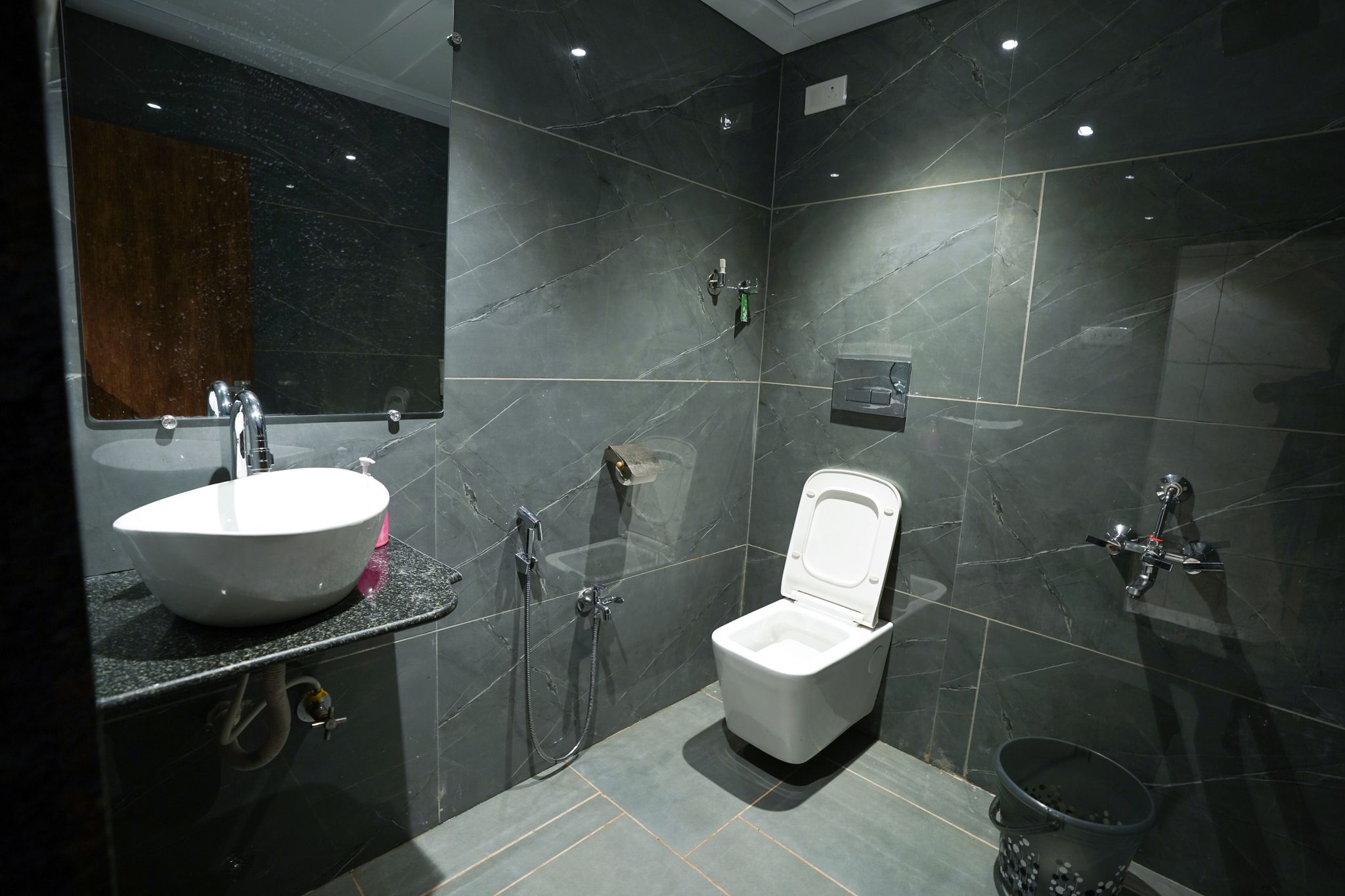 Hotel Kumar Plaza AC Premium with Bathtub 4