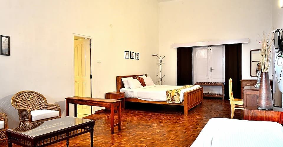Black Burn 02-bedroom Luxury residence (03 Kms from Kodai Resort)