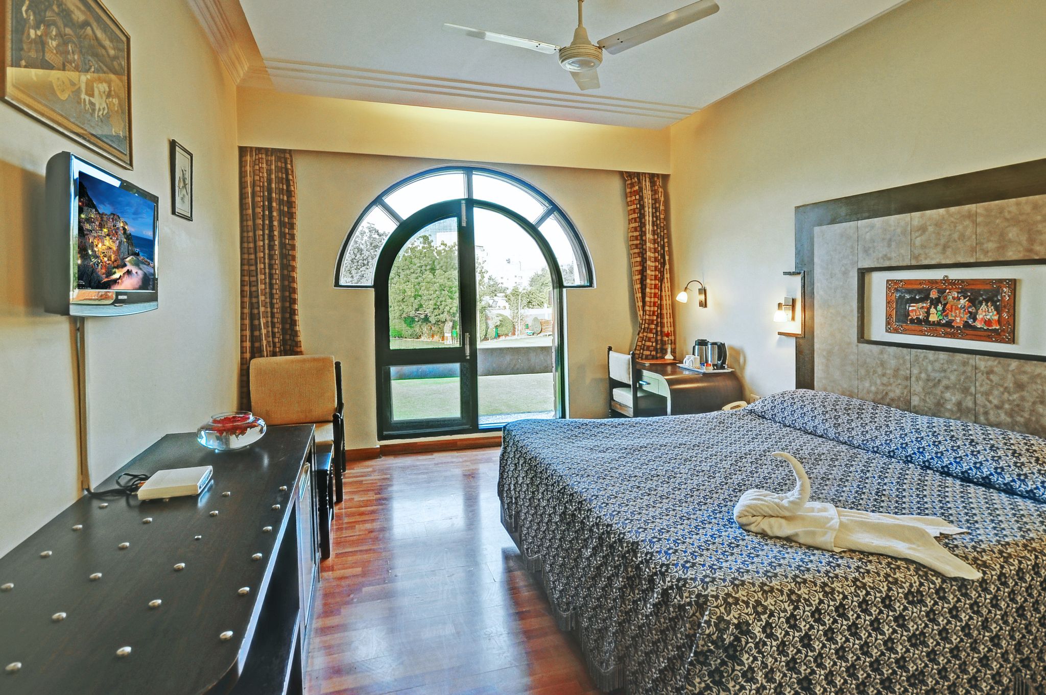 Shree Ram International Deluxe Room 16