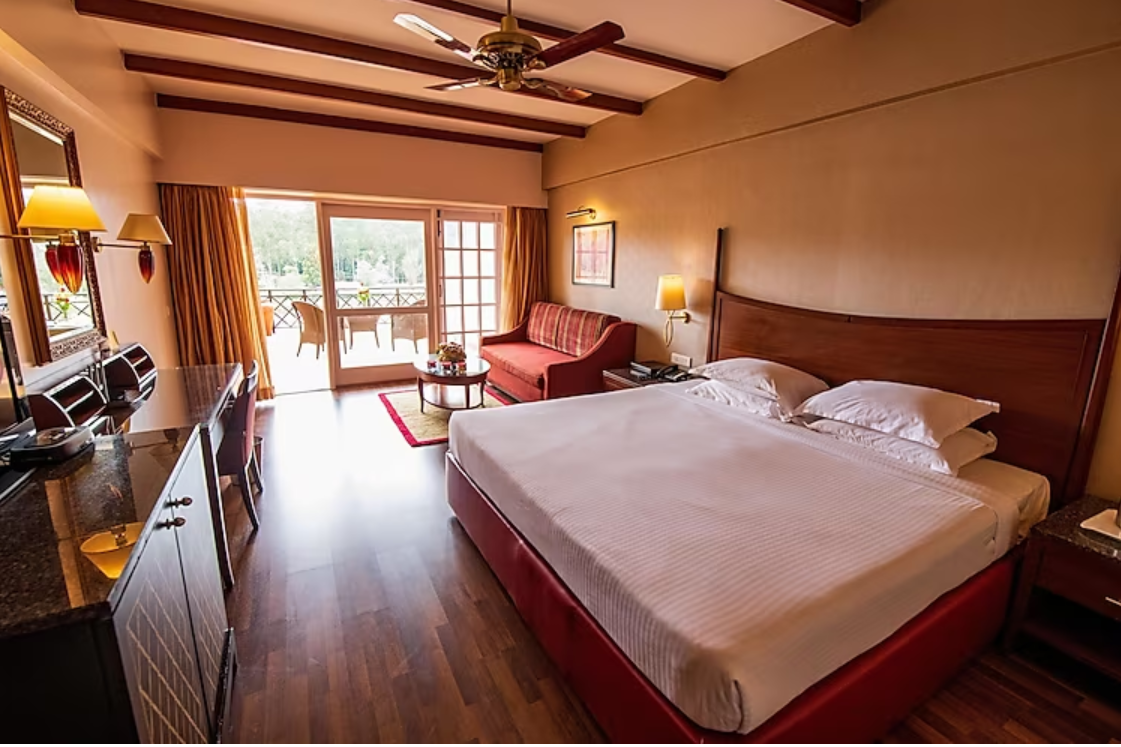 The Carlton Deluxe Room 3