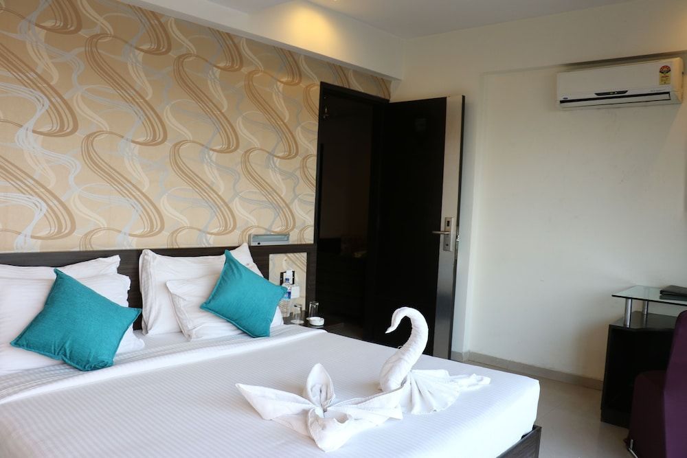 Pallavi Avida Luxury Room 