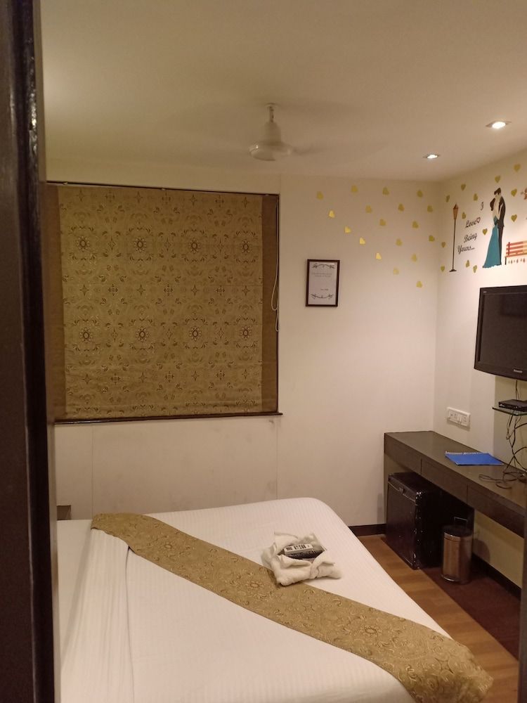 JC Chalet Deluxe Room, 1 Queen Bed 4