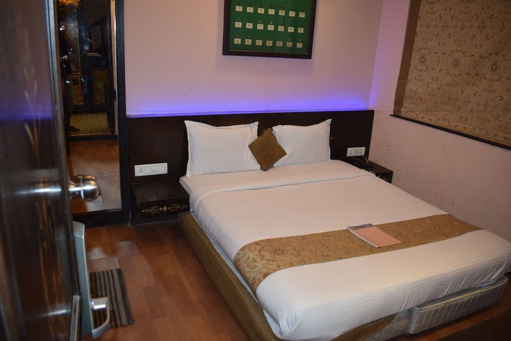 JC Chalet Deluxe Room, 1 Queen Bed 3