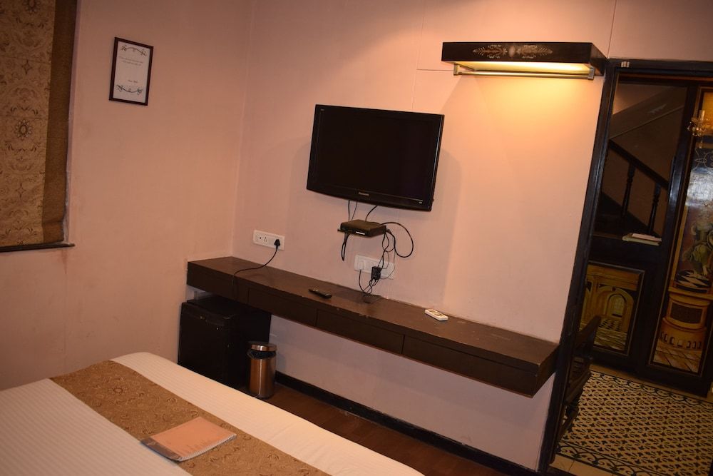 JC Chalet Deluxe Room, 1 Queen Bed 9