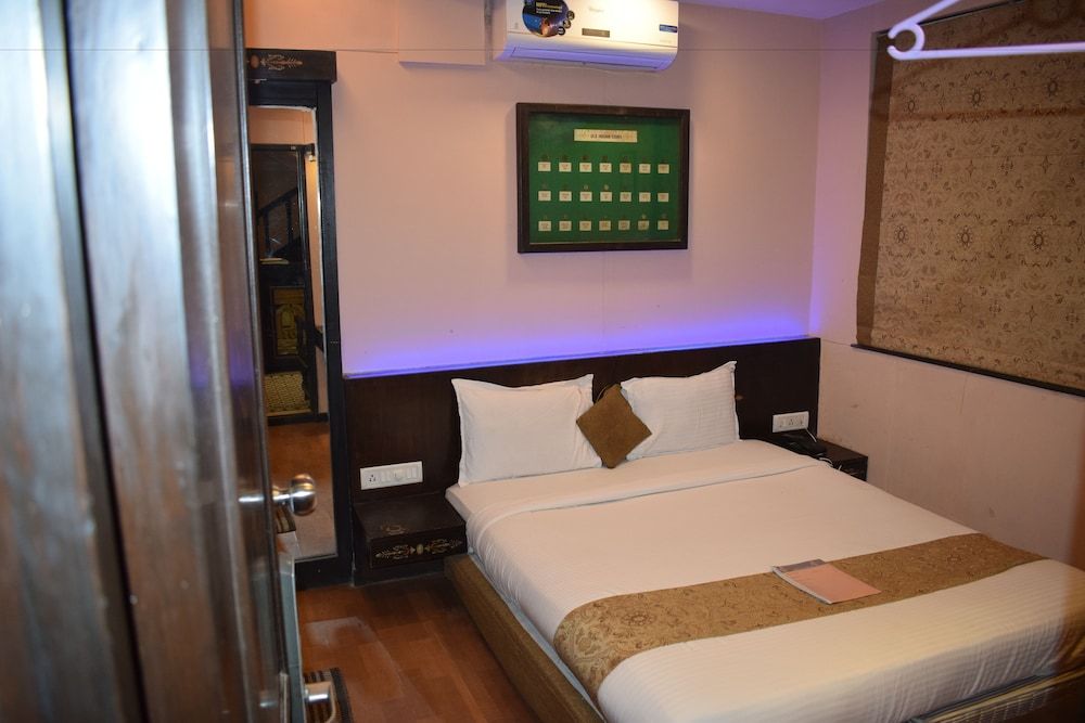 JC Chalet Deluxe Room, 1 Queen Bed 2