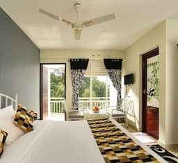 Whispering Meadows Deluxe Cottage 3