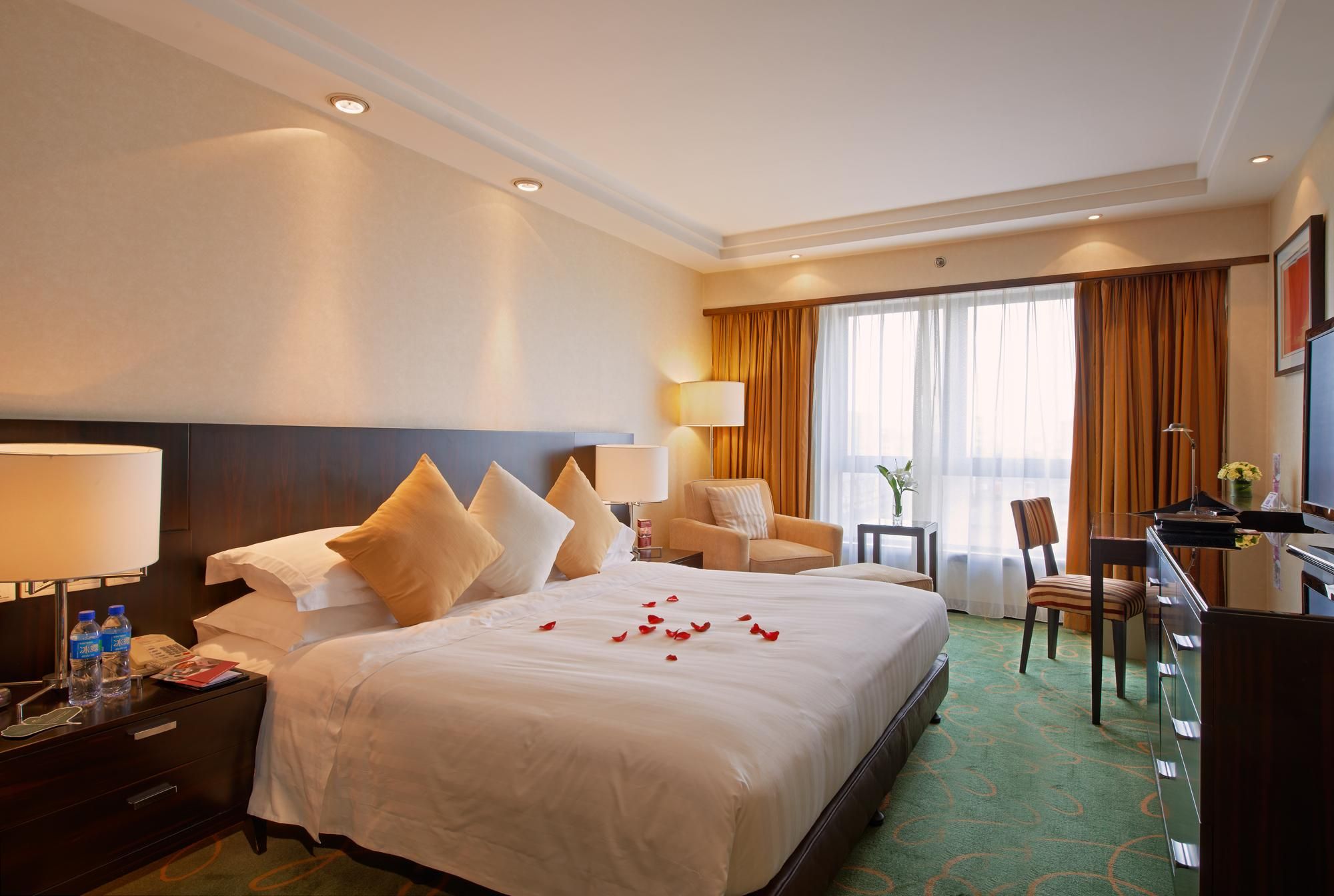 Deluxe Room Queen