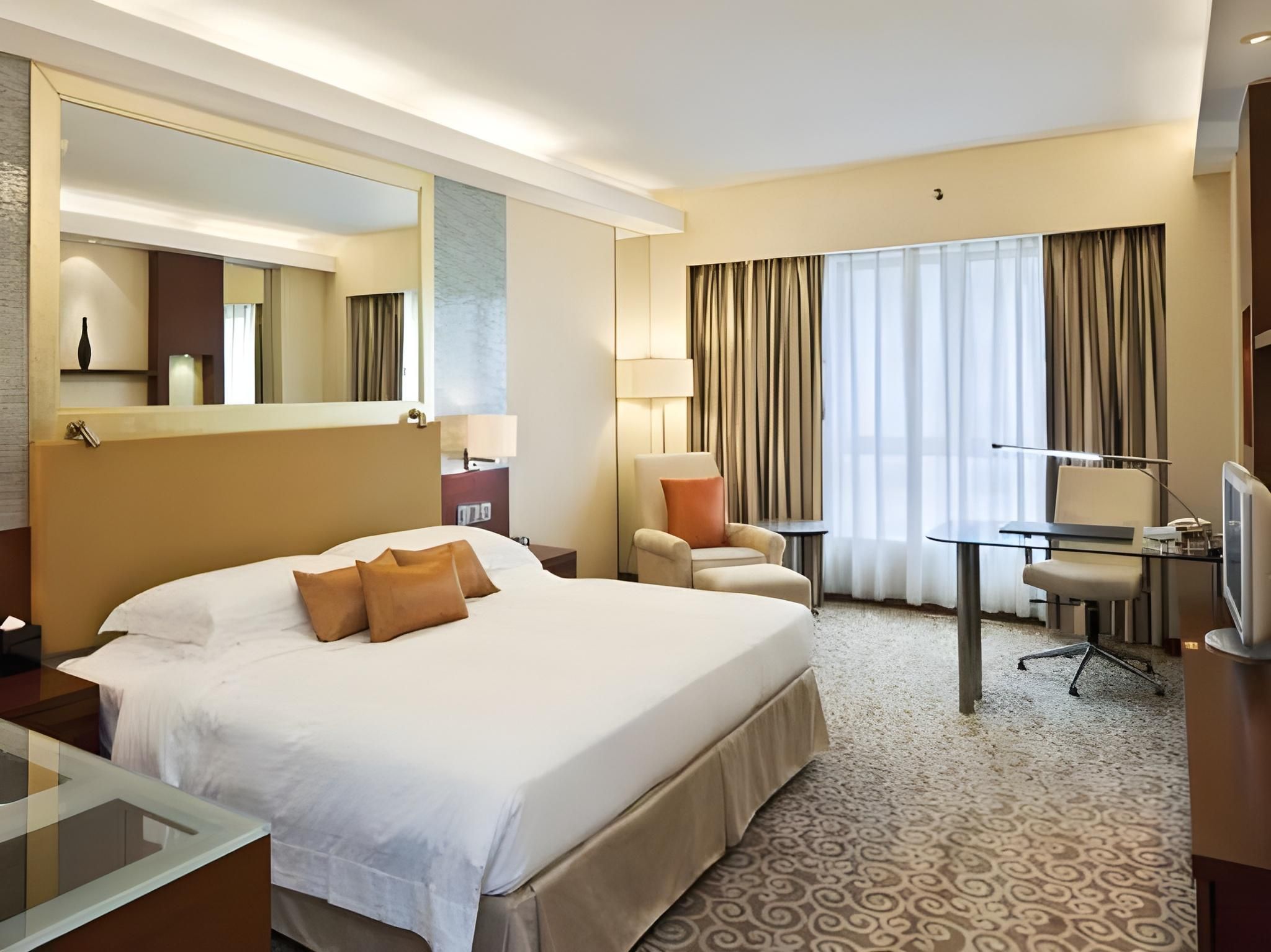 Deluxe Room Queen