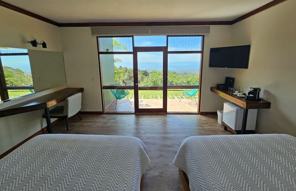 El Establo Mountain Hotel Deluxe Room, 2 Queen Beds 7