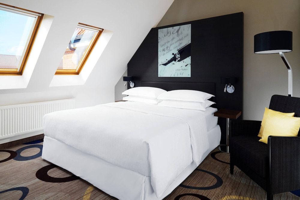 Club Suite, 1 King Bed, Non Smoking