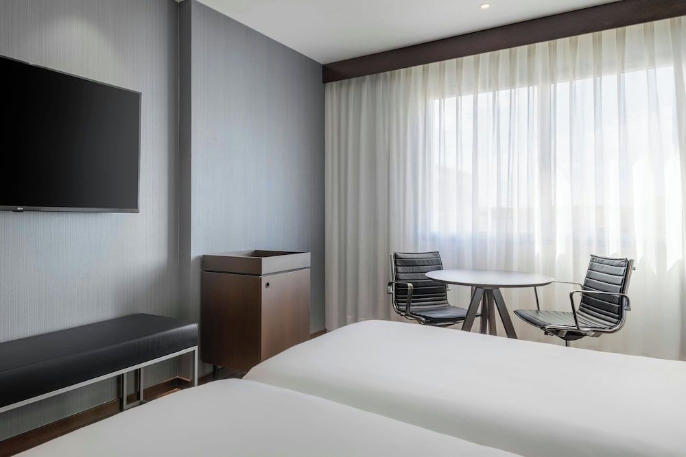 AC Hotel Alicante by Marriott Standard Room, 2 Twin Beds, Non Smoking 3