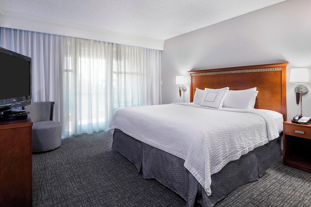Room, 1 King Bed with Sofa bed, Non Smoking (Hearing Accessible)