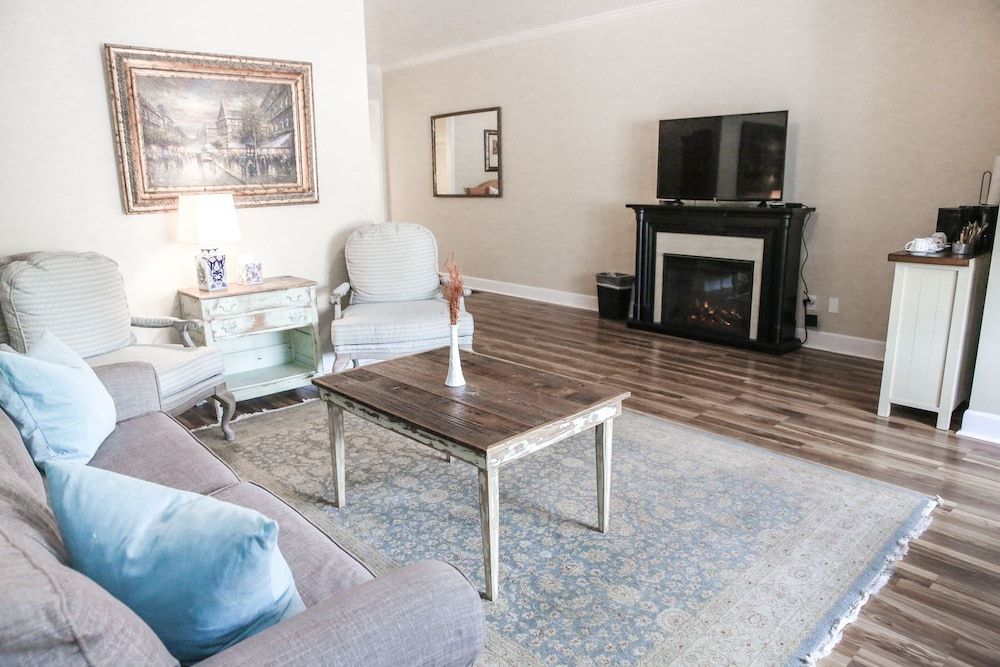 The Rigdon House Luxury Double Queen 4