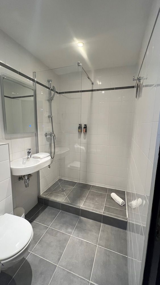 undefined ibis styles Paris Montmartre Batignolles 9