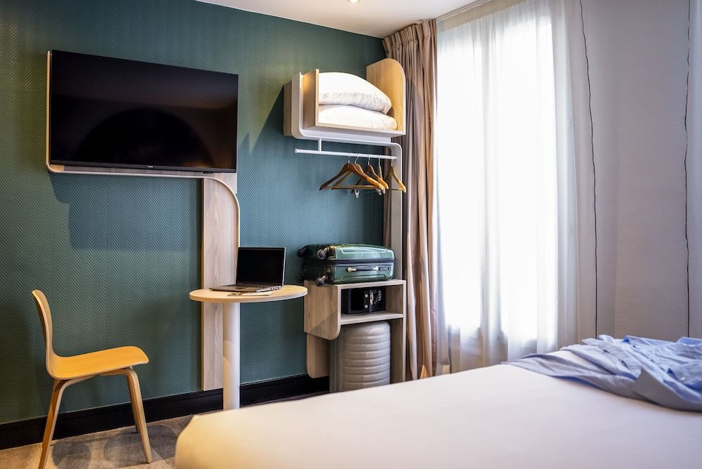 ibis styles Paris Montmartre Batignolles Standard Room, 1 Double Bed 8