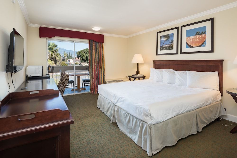 Deluxe Room, 1 King Bed, Balcony