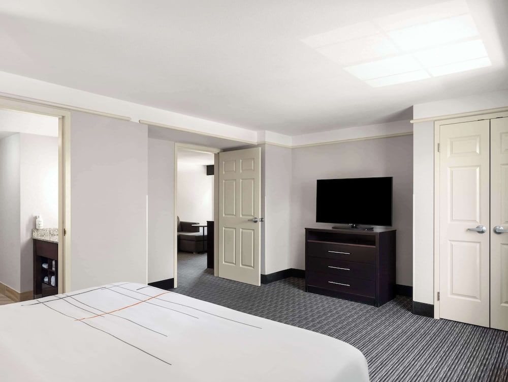Deluxe Suite, 1 King Bed, Non Smoking