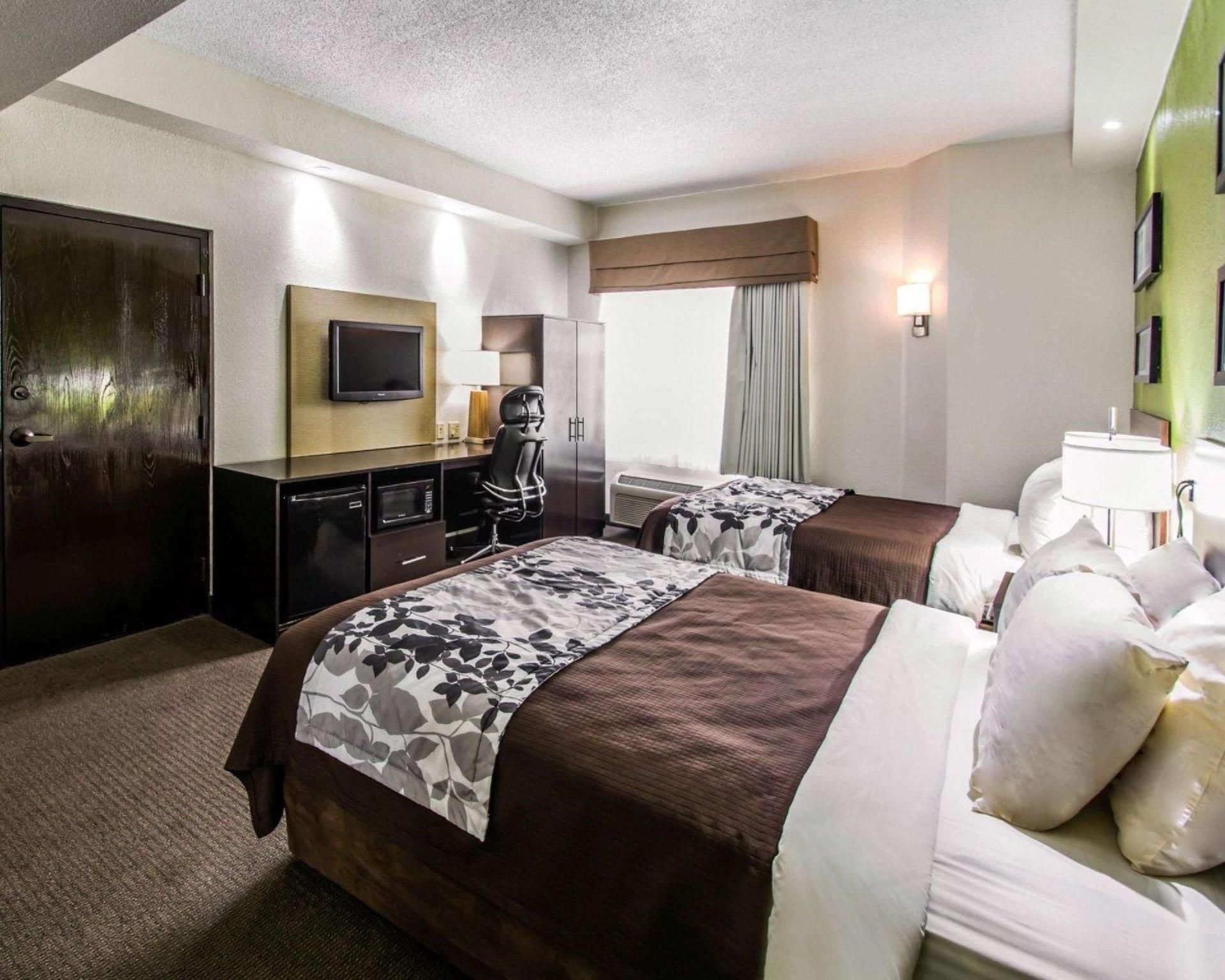 2 Queen Beds, Nonsmoking, Accessible