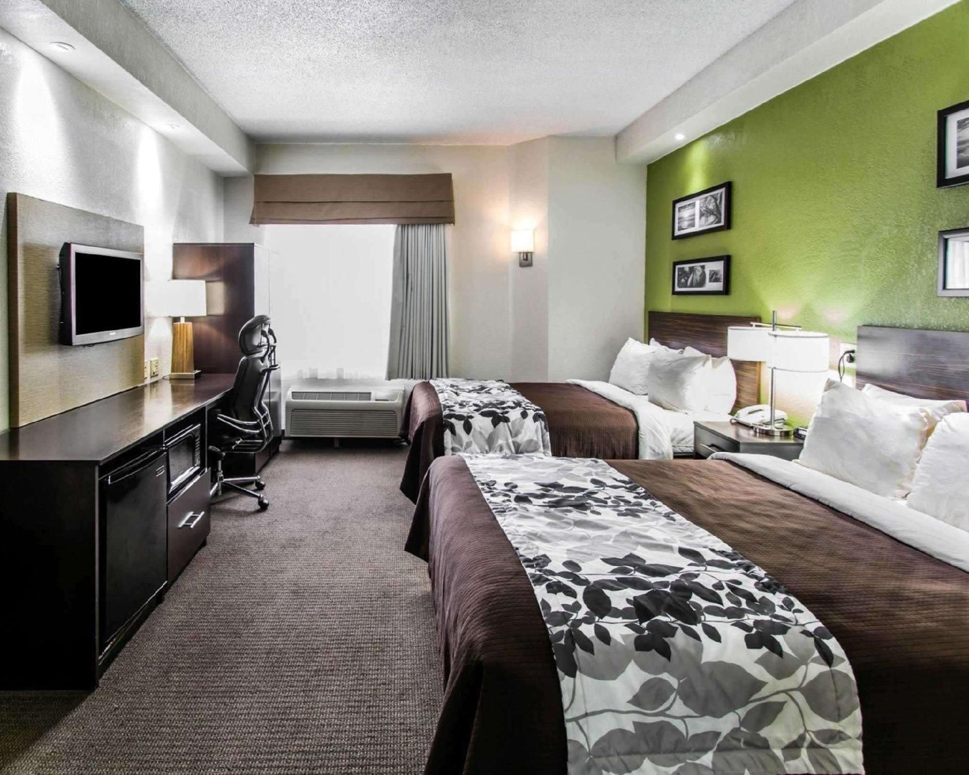 2 Queen Beds, Nonsmoking, Accessible
